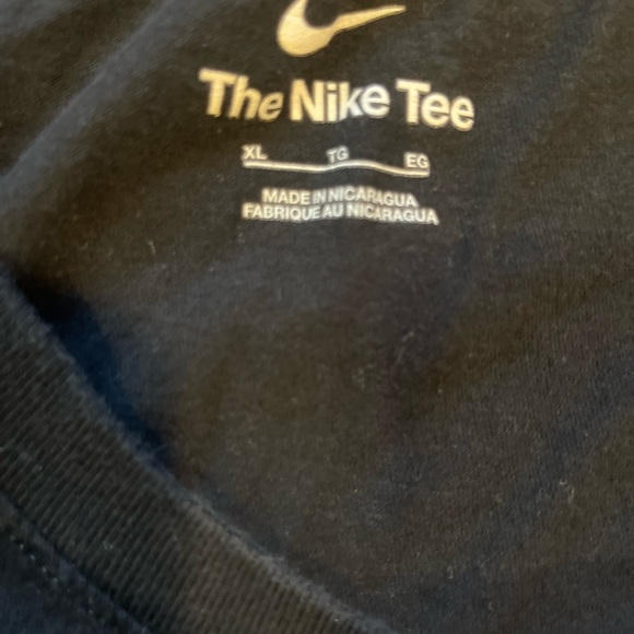 Two Nike t shirts - Picture 4 of 6